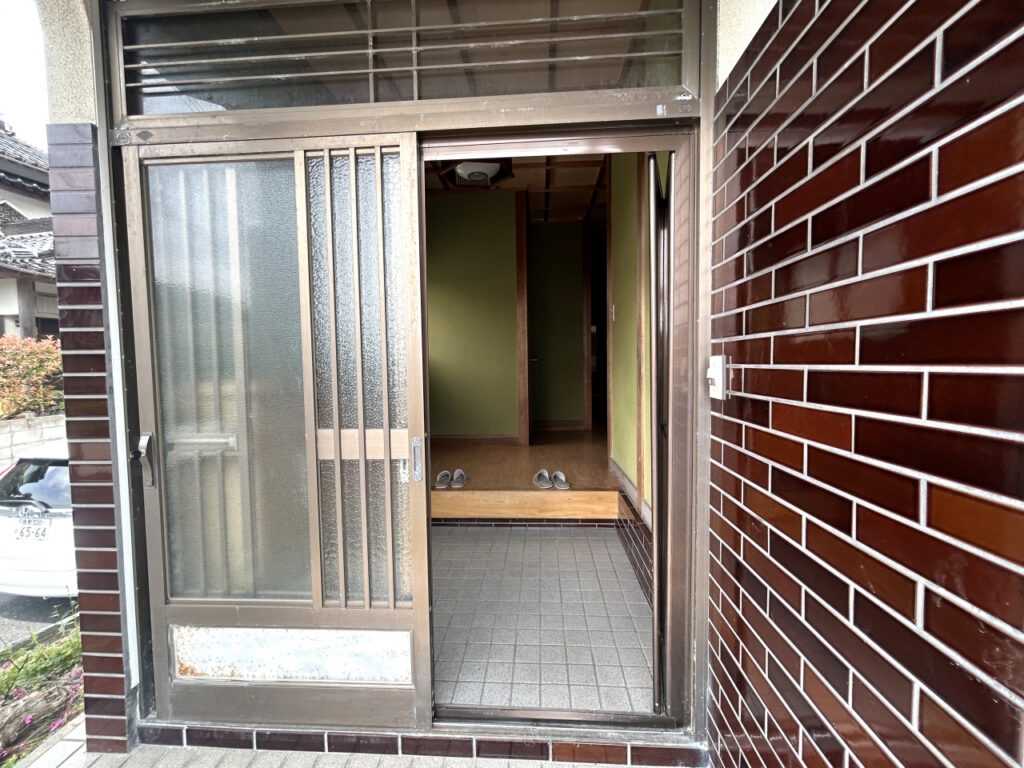 鳥取市青谷町戸建て玄関