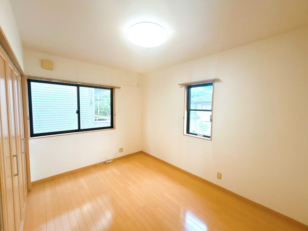 浜坂戸建て居室1