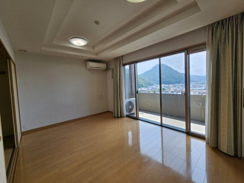 サーパス青葉町　リビング