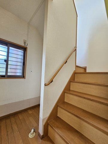 行徳戸建て　階段